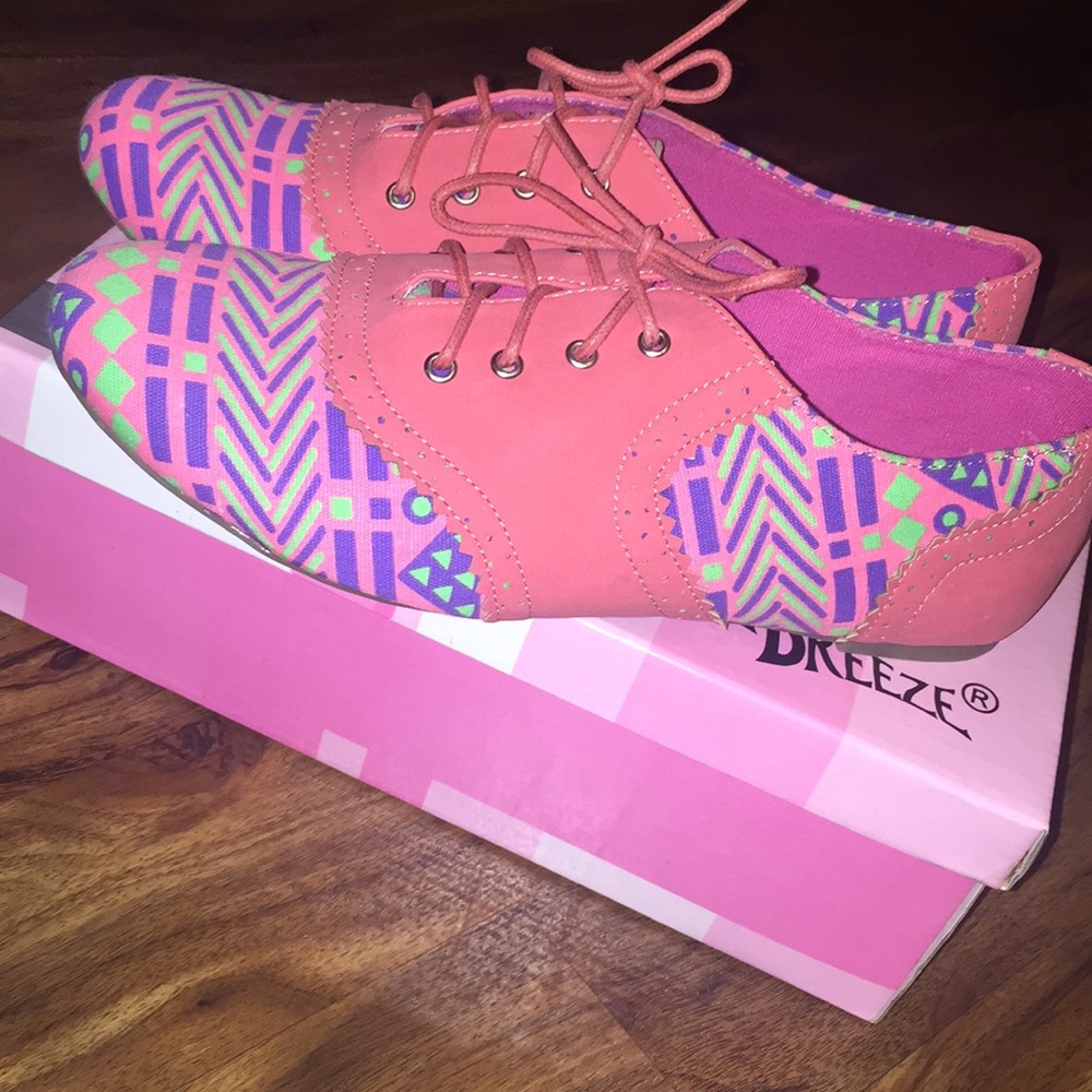 Women Cambridge Stylish Shoes!!